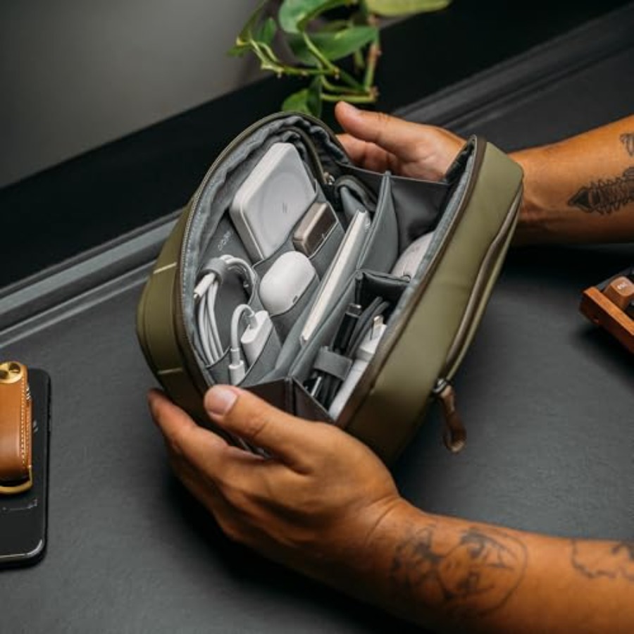 2-in-1 Tech Accessory Pouch wi - огляд і ціна Electronics & Gadgets Starting With D